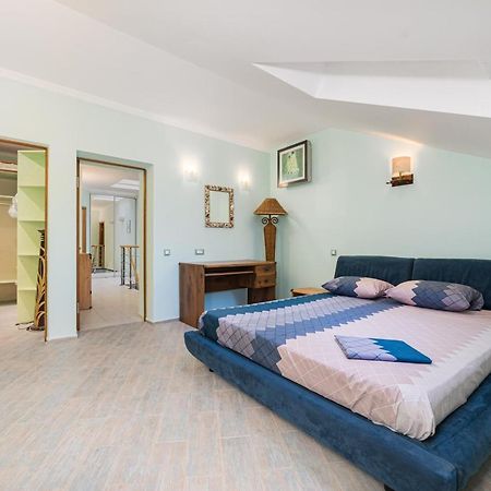 Classical Deribasivska 3-Bedrooms Apartment Odessza Kültér fotó