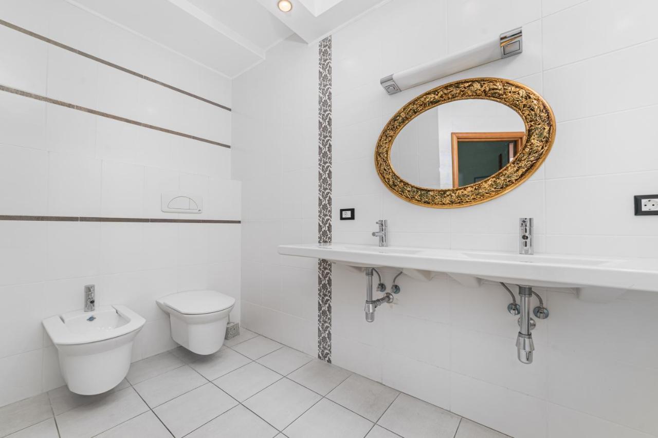 Classical Deribasivska 3-Bedrooms Apartment Odessza Kültér fotó